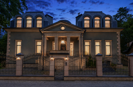 19352
