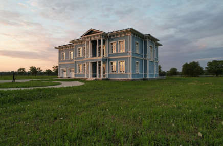 18743